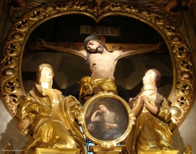 Krzyż,  ołtarz główny, Kościół Św. Marii Magdaleny w Miechocinie